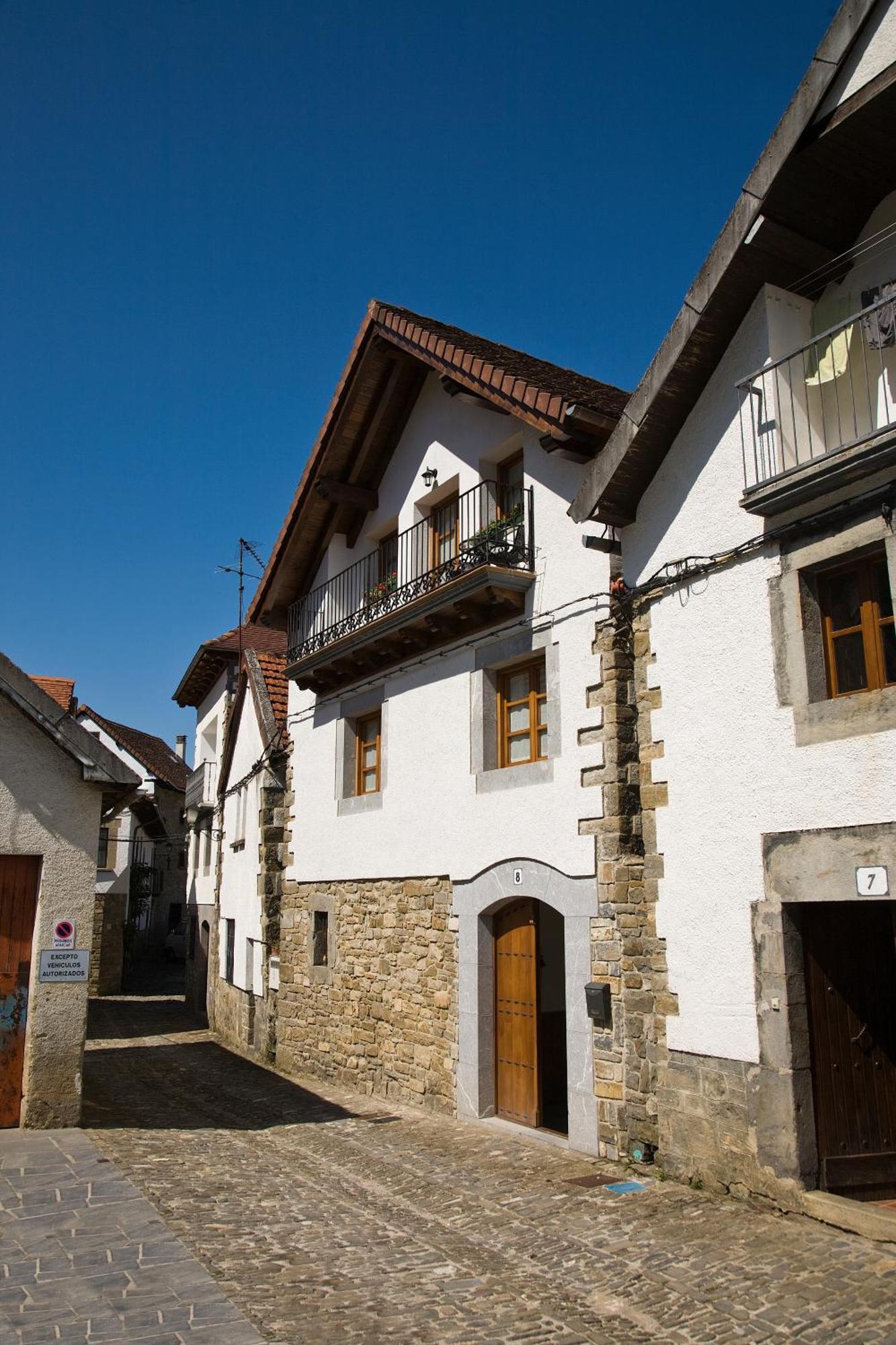 Hotel Rural Besaro - Selva De Irati Izalzu Exterior photo