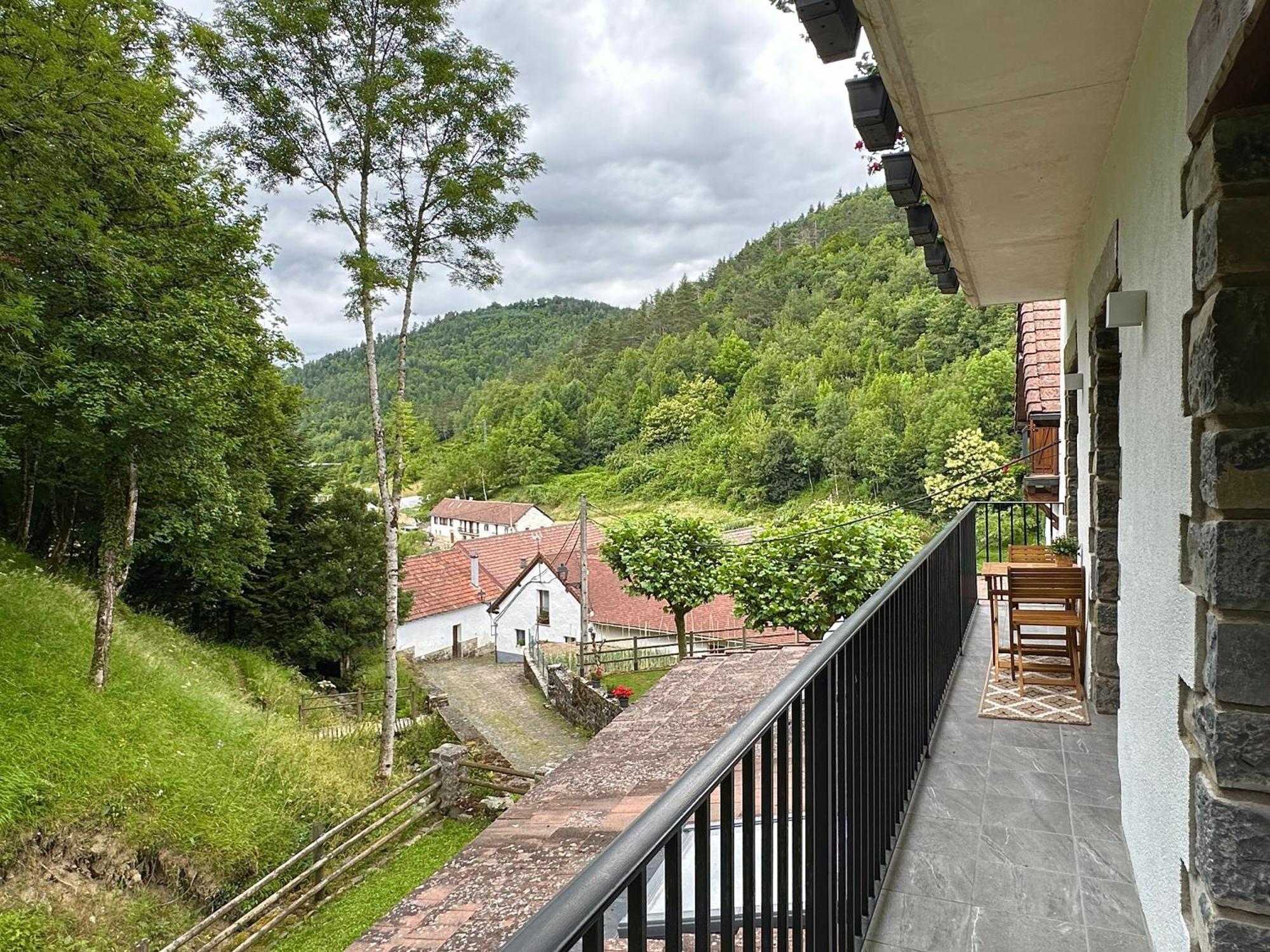 Hotel Rural Besaro - Selva De Irati Izalzu Exterior photo