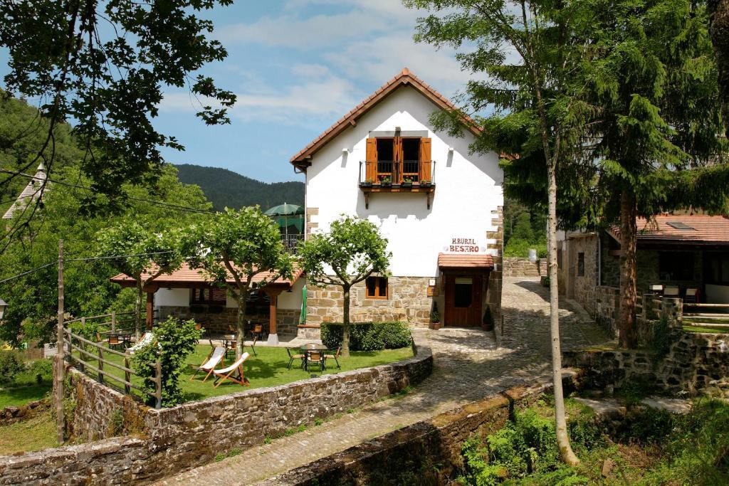 Hotel Rural Besaro - Selva De Irati Izalzu Exterior photo