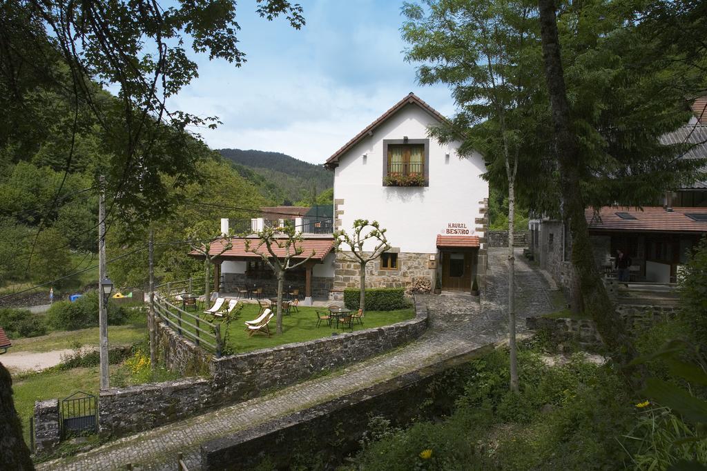 Hotel Rural Besaro - Selva De Irati Izalzu Exterior photo